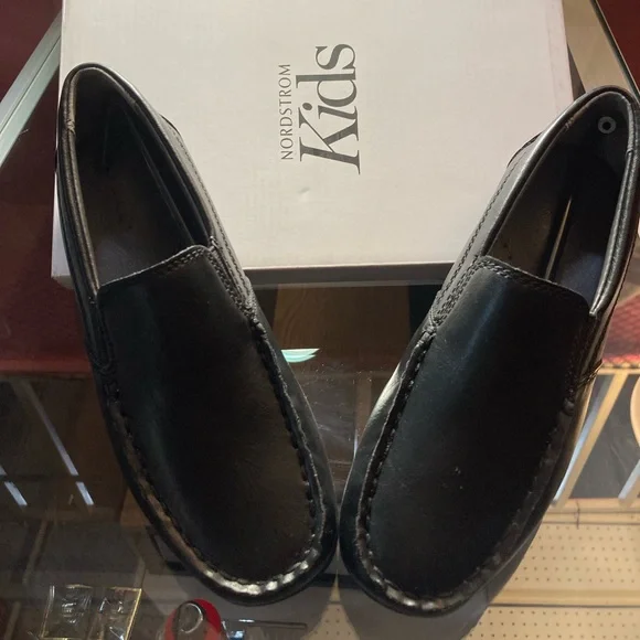 Leather dress shoes - Picture 1 of 2